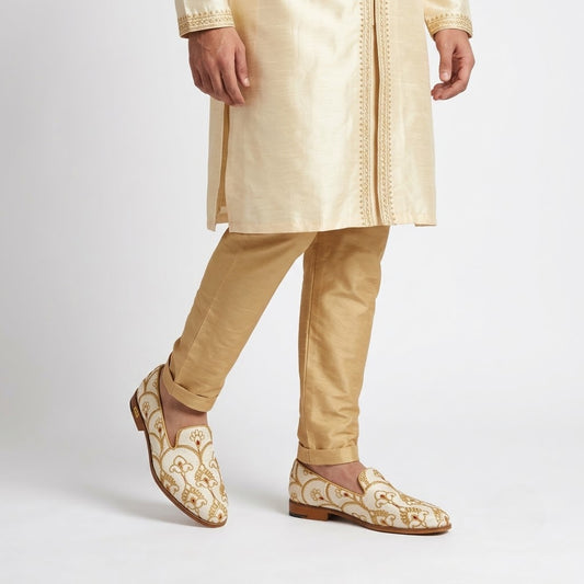 White Golden Embroidery Wedding Ethnic Mojari Shoes for Men