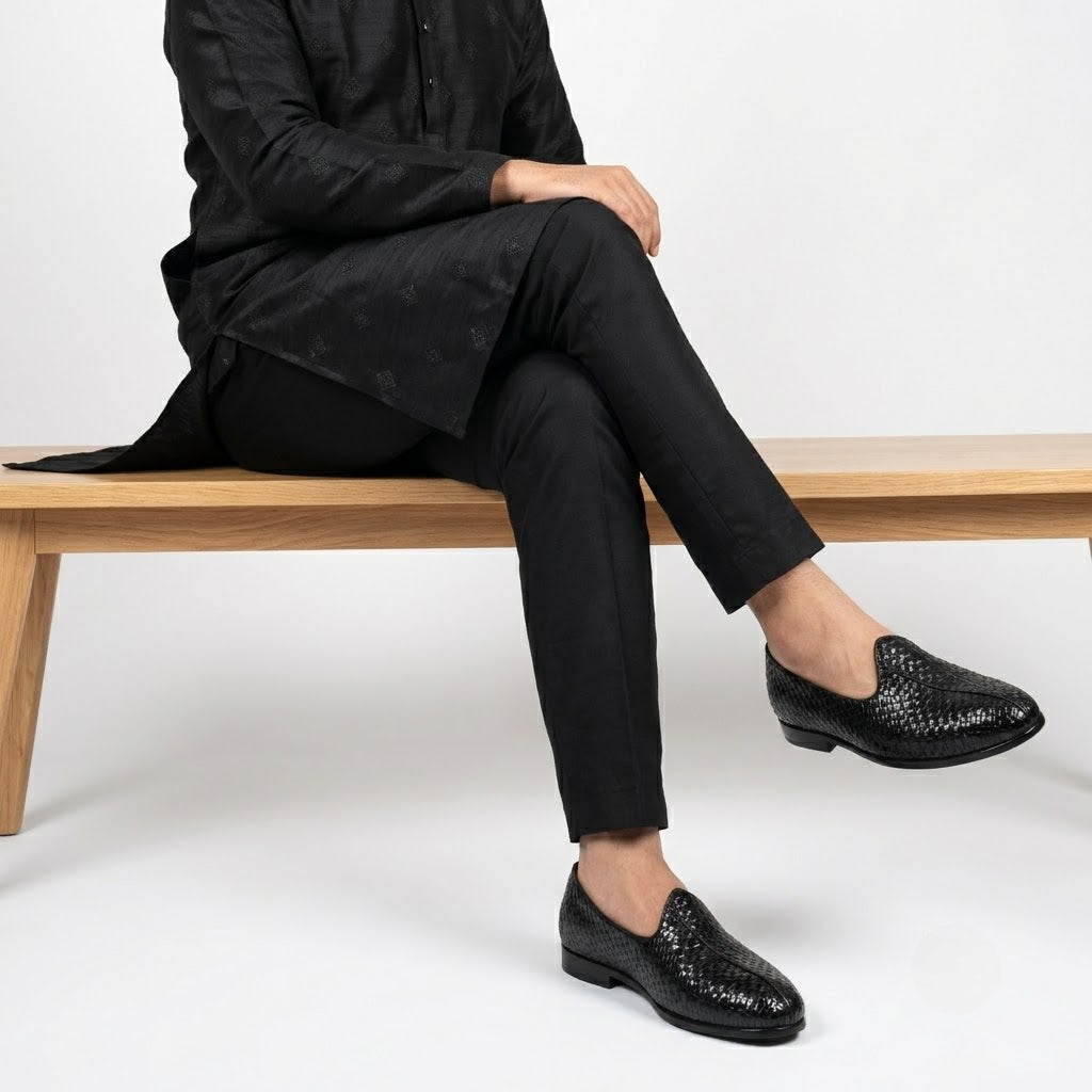 toror-woven-black-nagra-mojari-juti