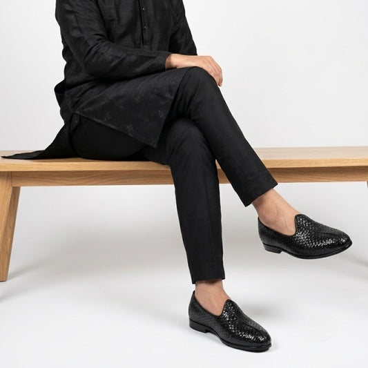toror-woven-black-nagra-mojari-juti