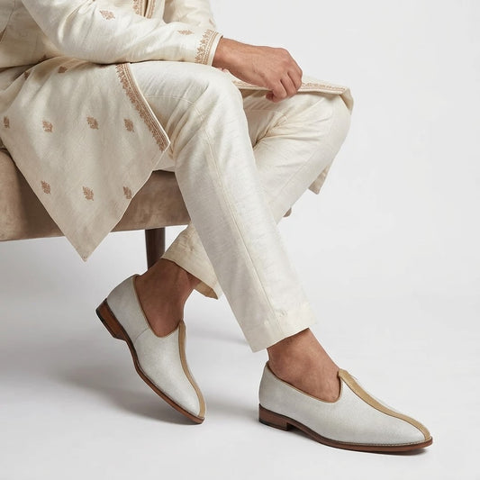 Off White Solid Wedding Shoes Mojari for Men